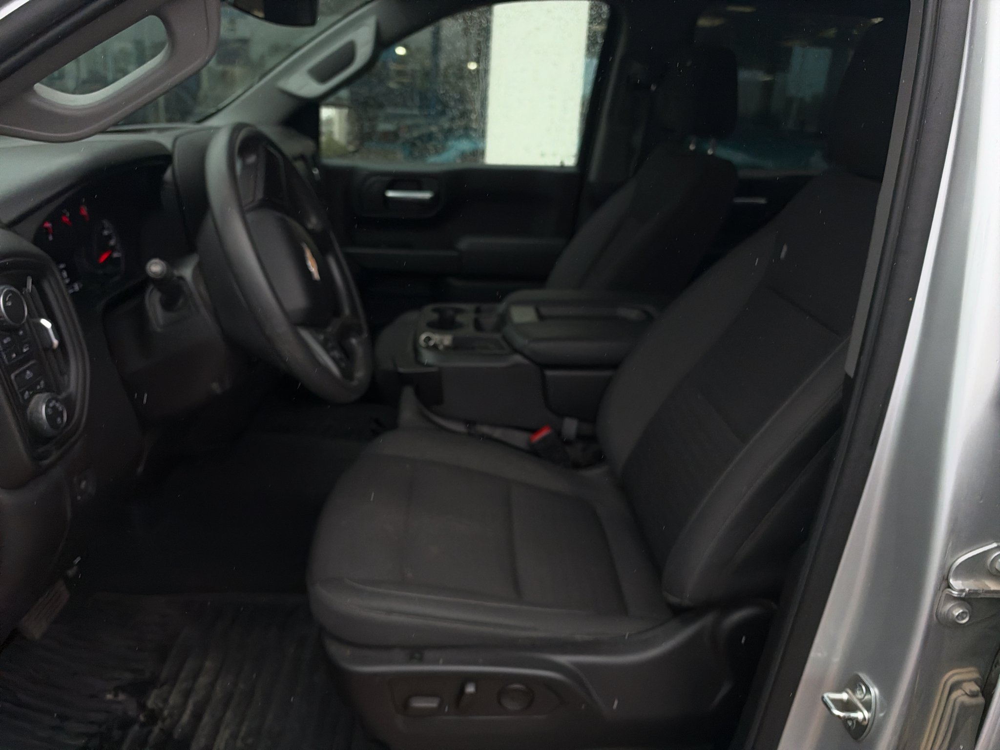 Used 2022 Silver Ice Metallic Chevrolet Custom image 12