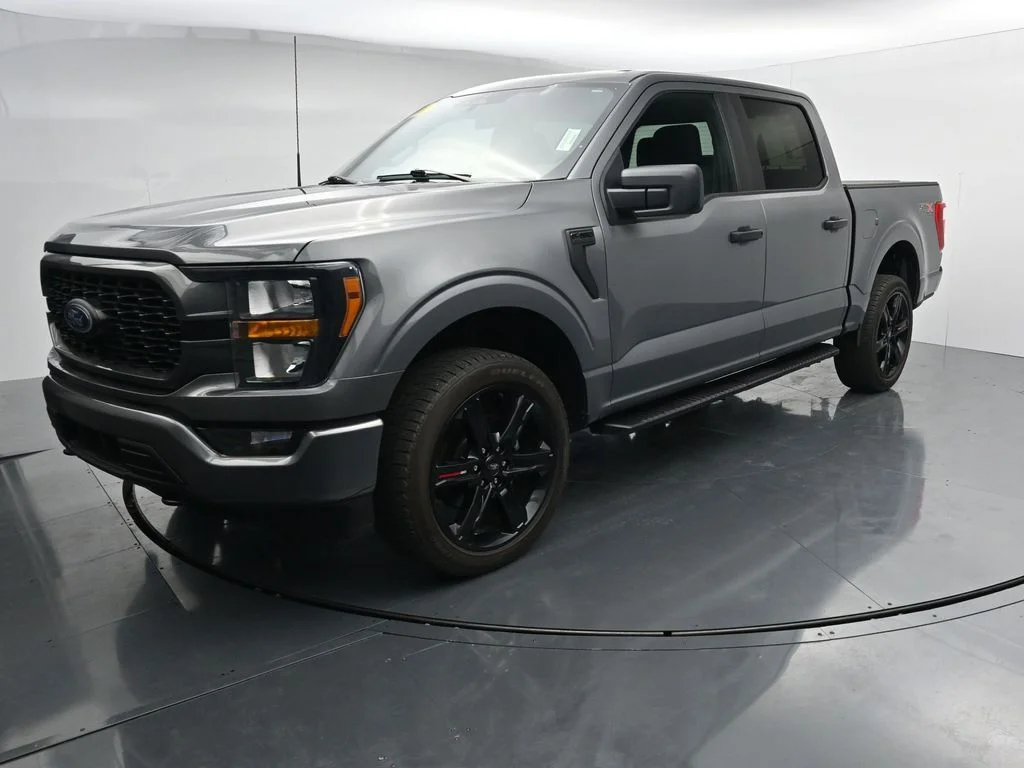 Used 2023 Gray Ford XL image 3