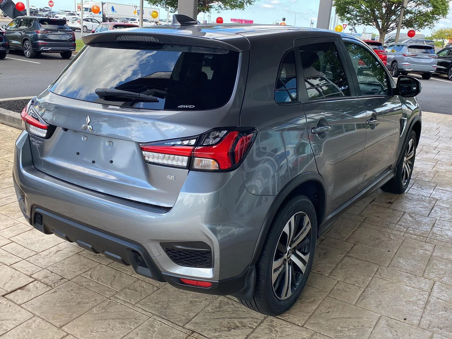 New 2027 Mercury Gray Metallic Mitsubishi 2.0 SE AWC image 7