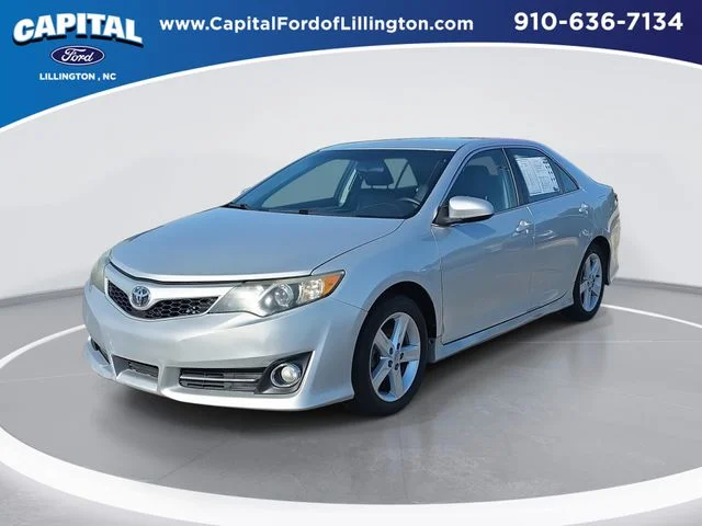 Used 2014 Silver Toyota SE image 1
