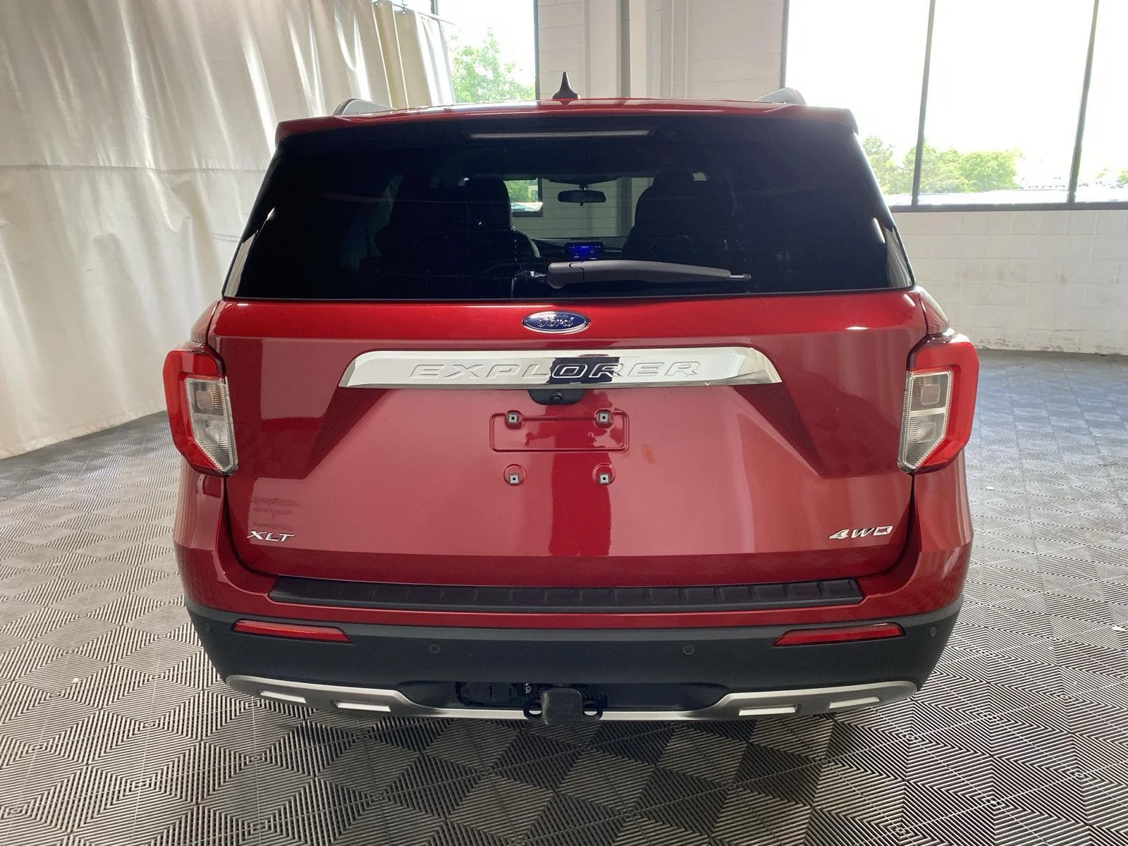 Used 2023 Rapid Red Metallic Tinted Clearcoat Ford XLT image 7