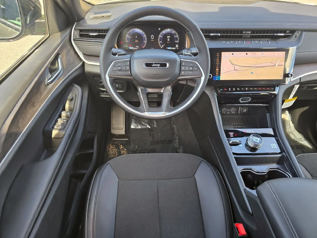 New 2027 Gray Jeep Laredo Altitude image 29