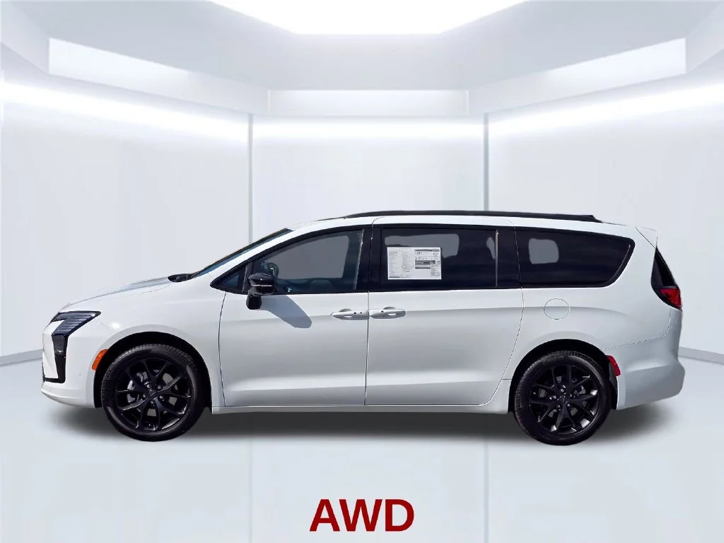New 2027 White/off-white Chrysler Limited image 18