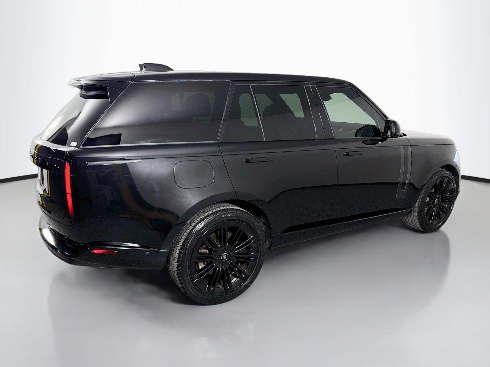 Certified Used 2024 Santorini Black Land Rover SE image 4