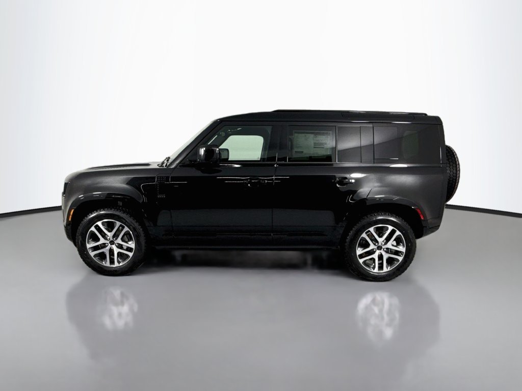 New 2026 Santorini Black Land Rover X-Dynamic SE image 2