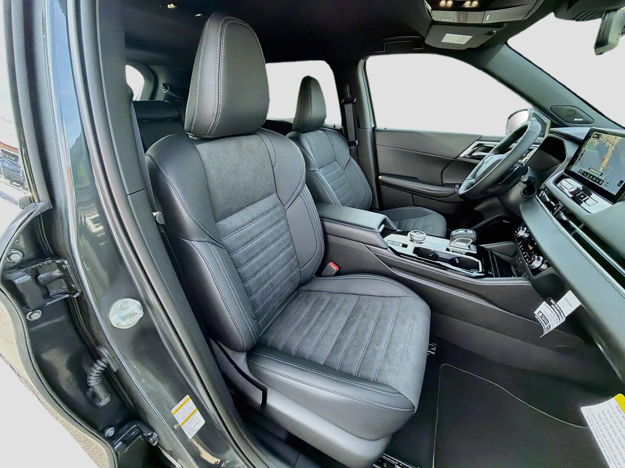 New 2026 Graphite Gray Mitsubishi LE image 28