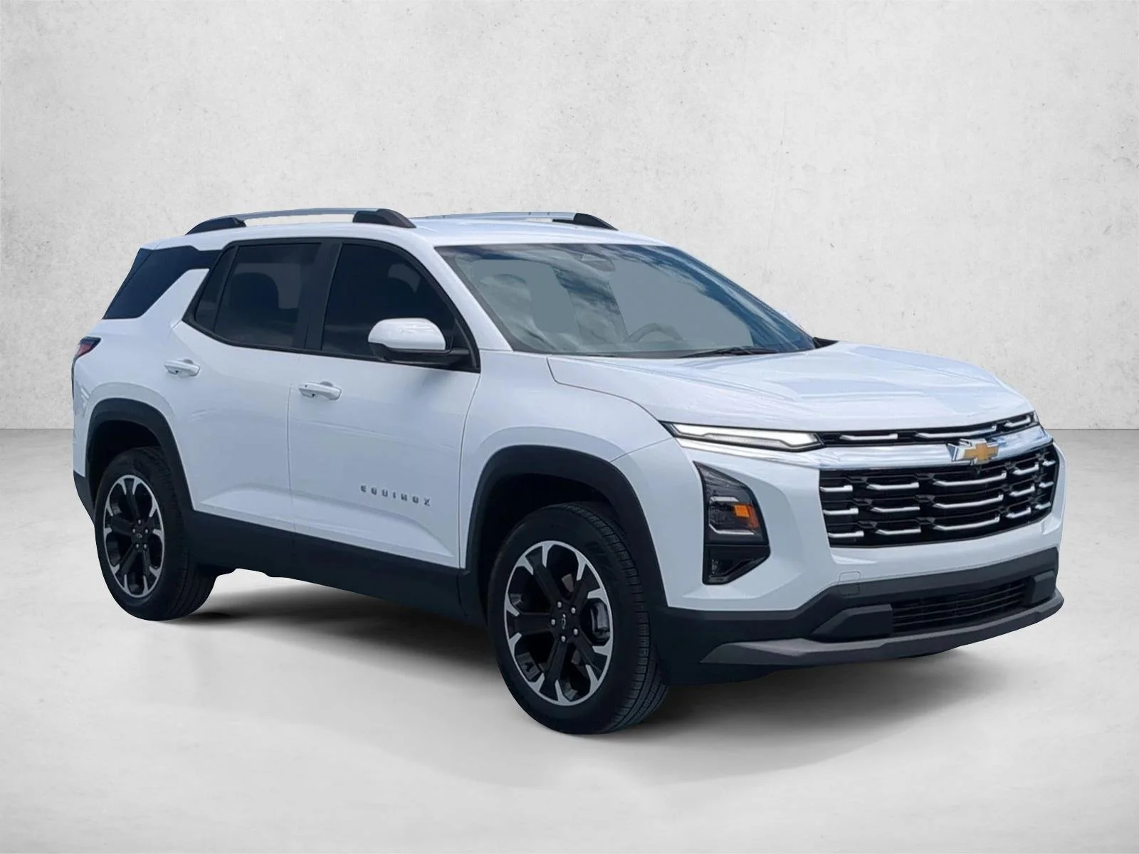 Used 2025 Summit White Chevrolet AWD LT image 3