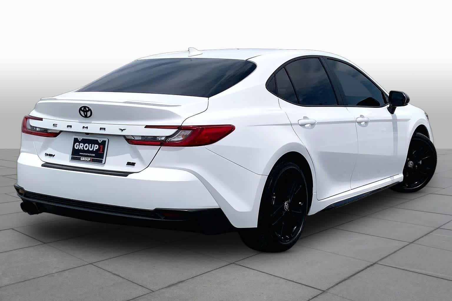 Used 2025 Ice Cap Toyota SE image 13