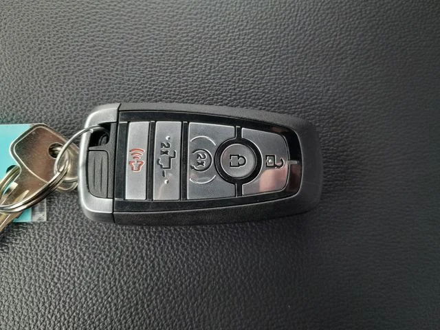 Used 2022 Blue Metallic Ford XLT image 10