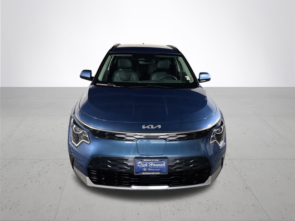 Used 2024 Blue Kia Wind image 3