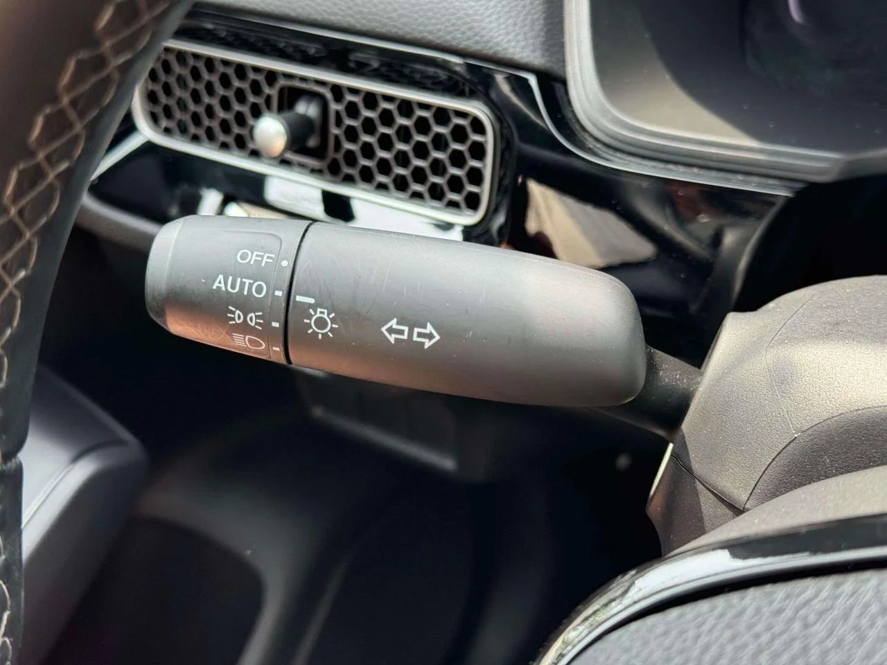 2025 Honda Civic Hatchback Sport - Photo 24