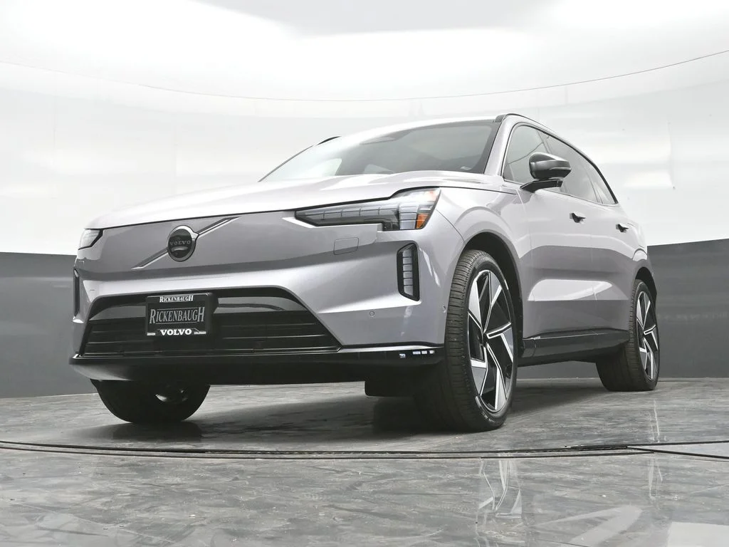 New 2026 Aurora Silver Volvo Ultra image 18
