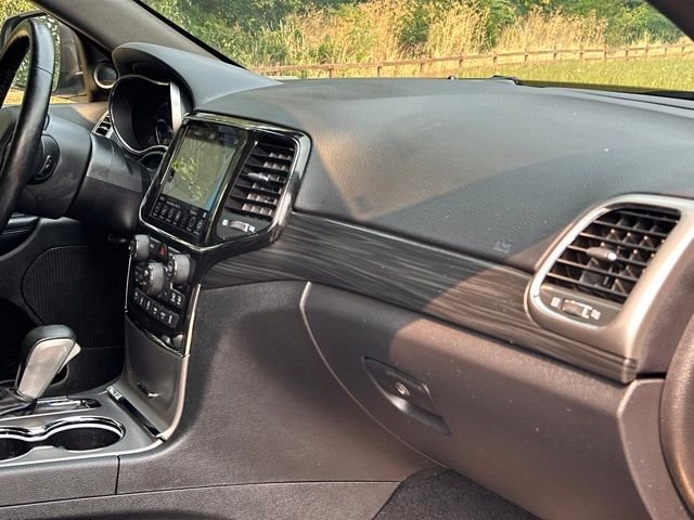 Used 2021 Granite Crystal Metallic Clearcoat Jeep Laredo X image 22