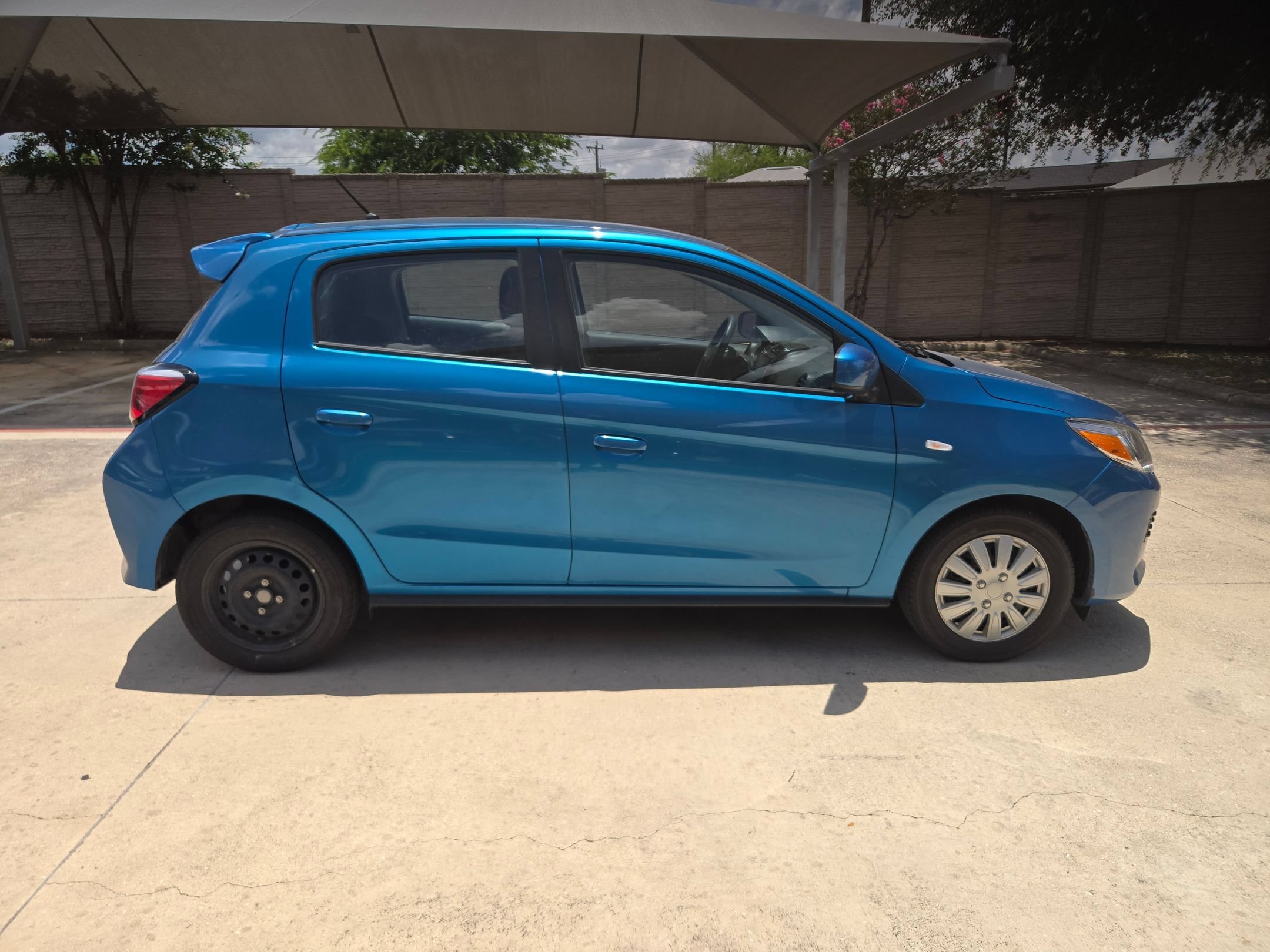 Used 2024  Mitsubishi ES image 2
