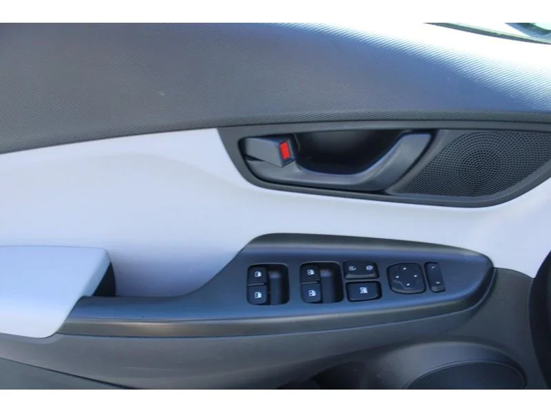 Used 2023 Lunar White Hyundai SEL image 9