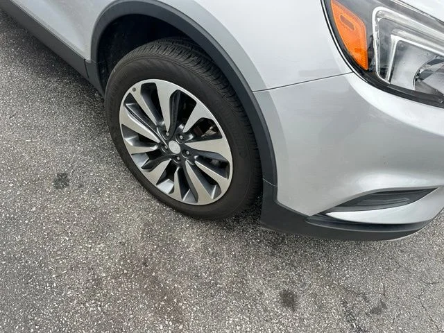 Used 2022 Silver Buick Preferred image 10