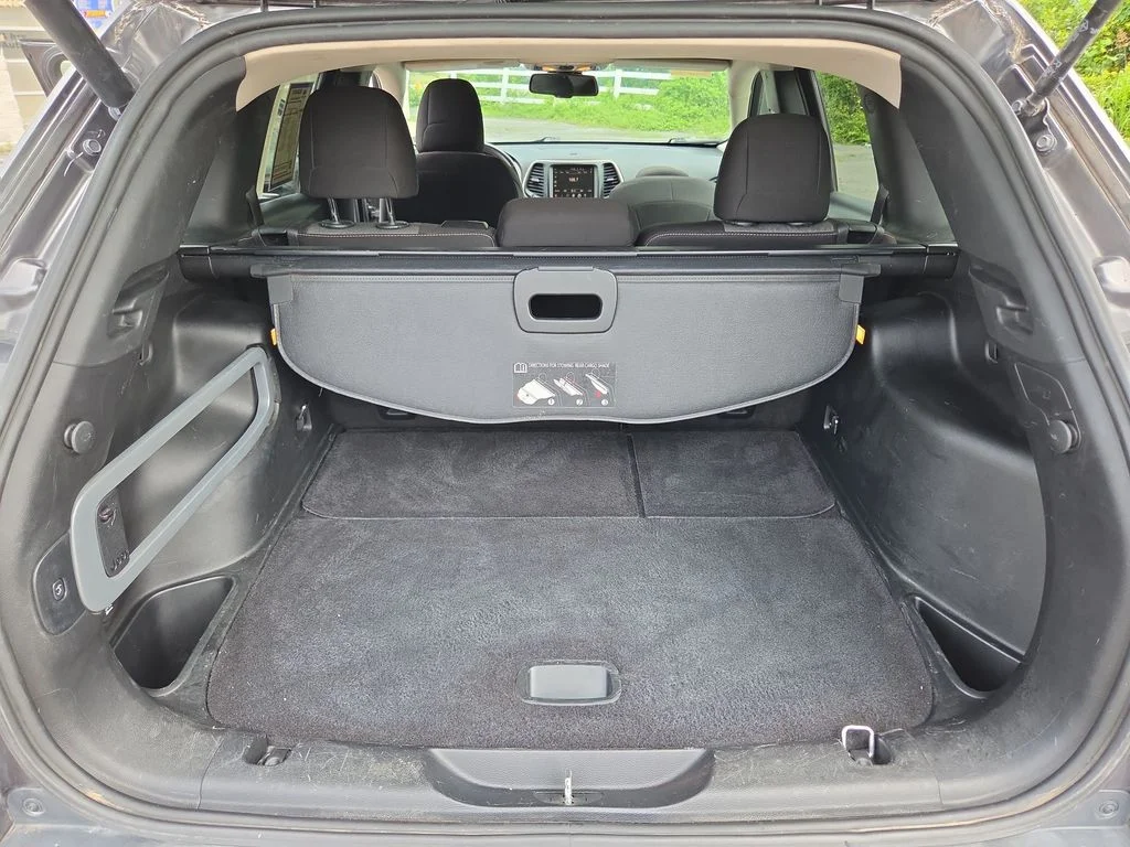 Used 2014 Gray Jeep Latitude image 17