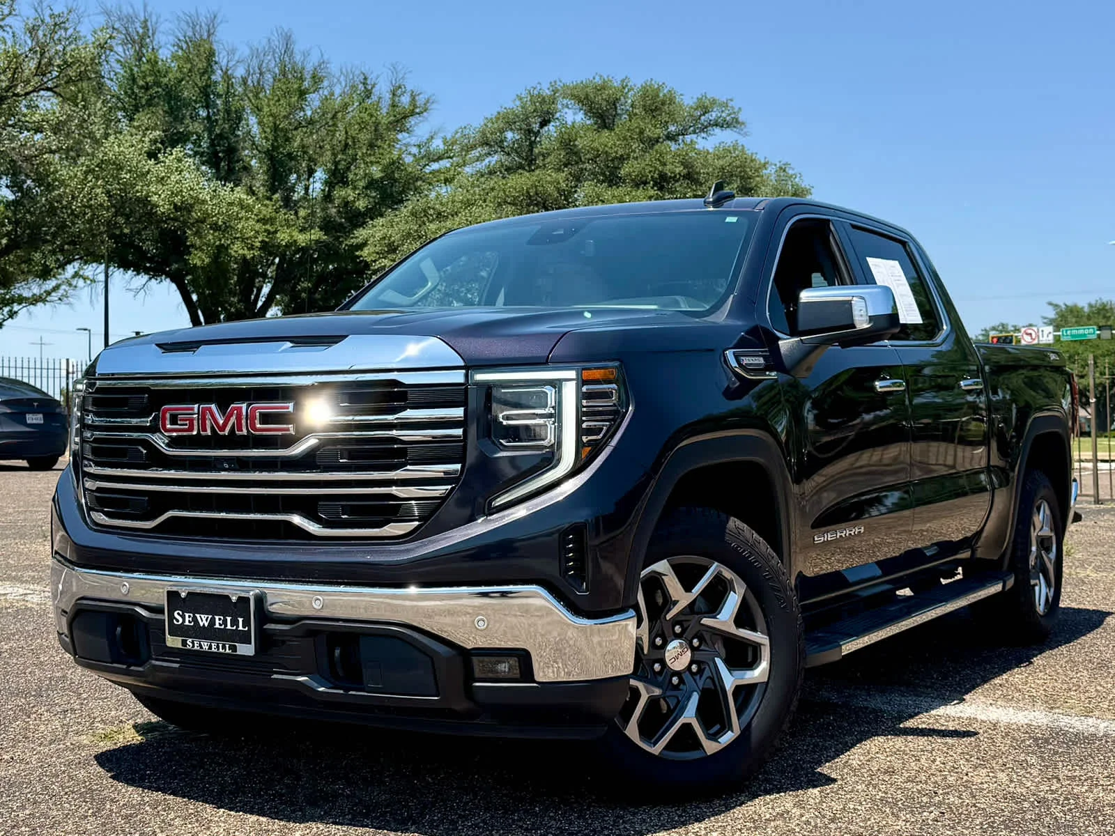 2023 GMC Sierra 4WD Crew Cab Short Box SLT's photo