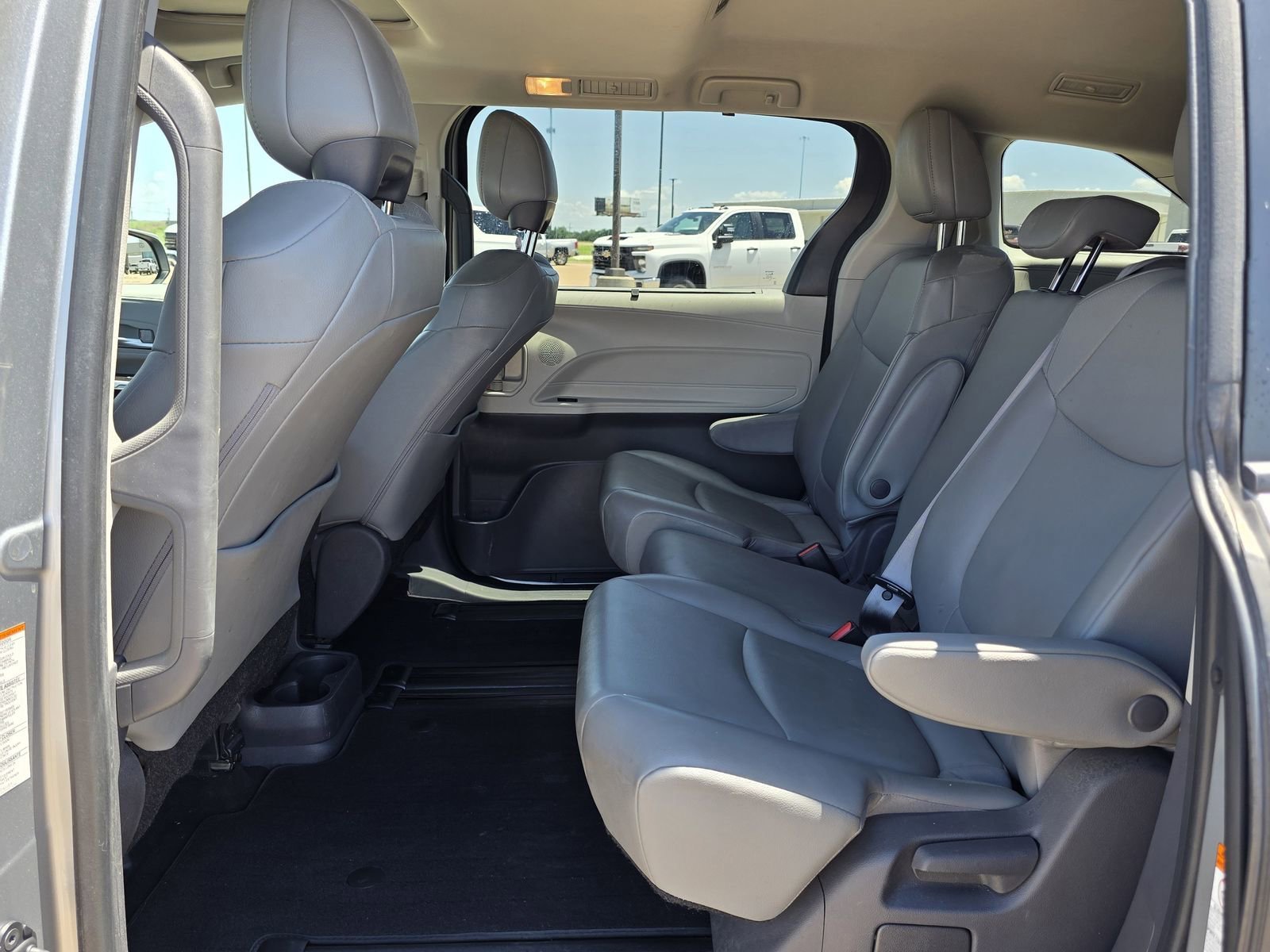 Used 2021 Silver Toyota XLE image 27