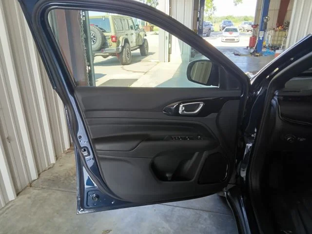 New 2026 Fathom Blue Pearl Coat Jeep Latitude image 22