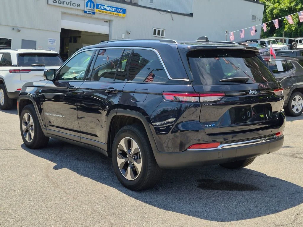 Used 2023 Black Jeep 4xe image 10
