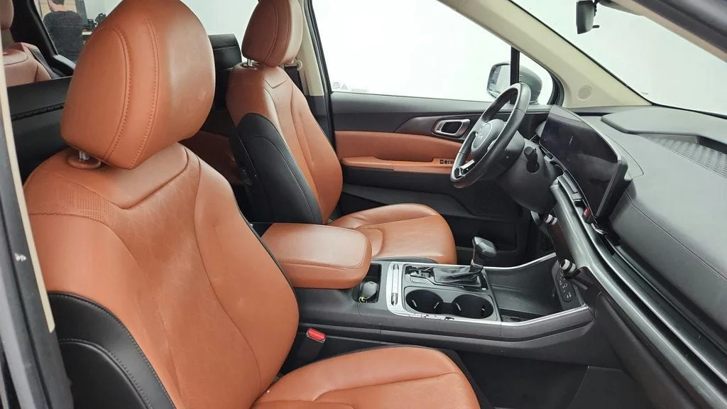 Used 2025 Aurora Black Pearl Kia SX FWD w/ Rear Seat Entertainment & Dark Edition Pkg image 25
