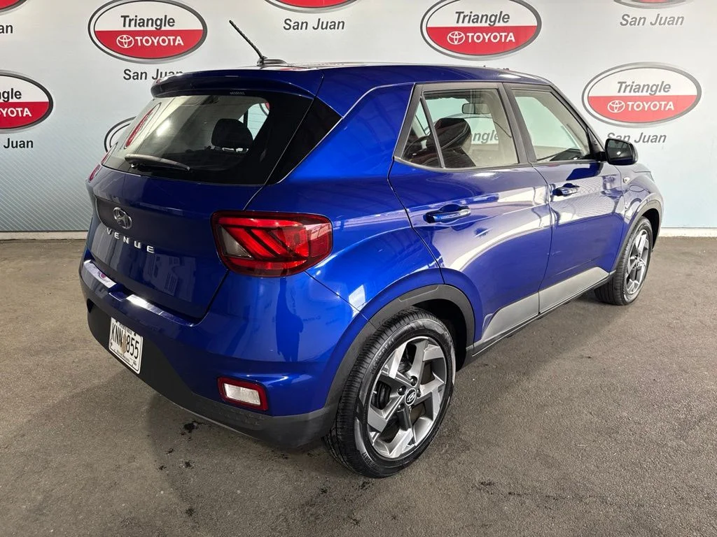 Used 2025 Blue Hyundai SE image 4