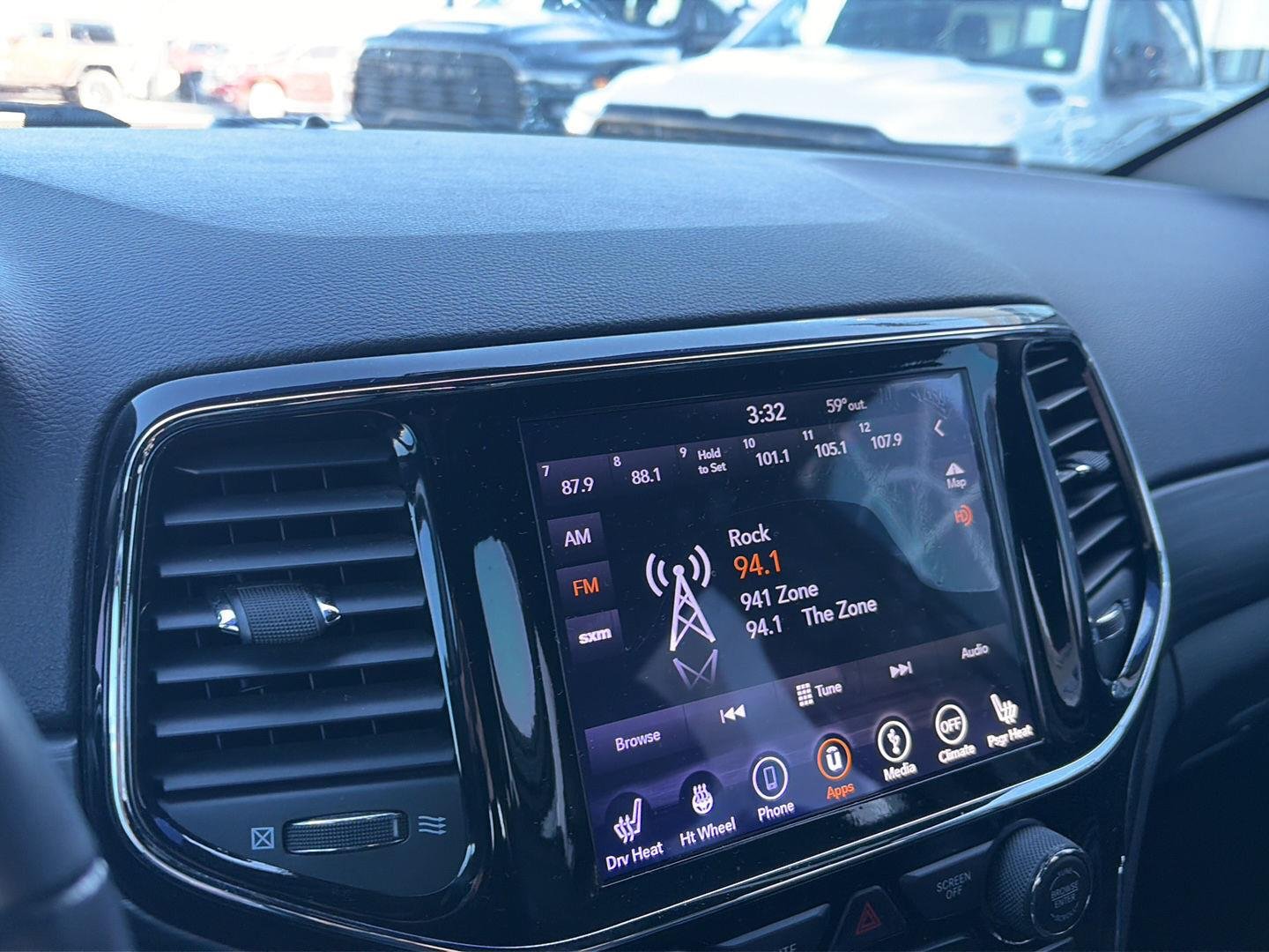 Used 2019 Diamond Black Crystal Pearlcoat Jeep Altitude image 11