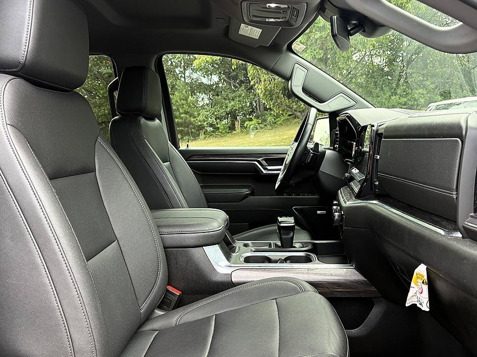 Used 2024 Iridescent Pearl Tricoat Chevrolet LTZ image 9