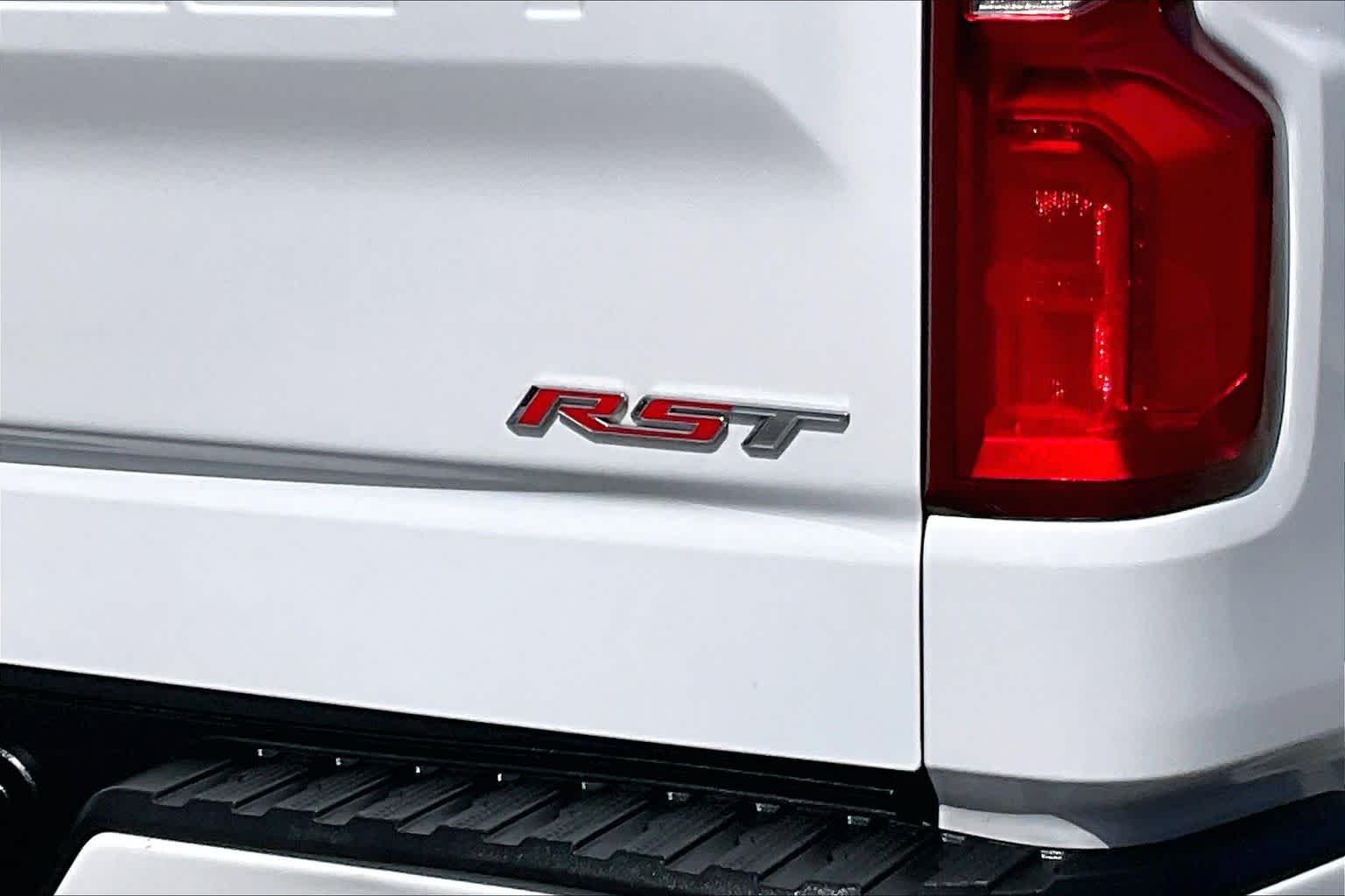 Used 2021 Summit White Chevrolet RST image 27