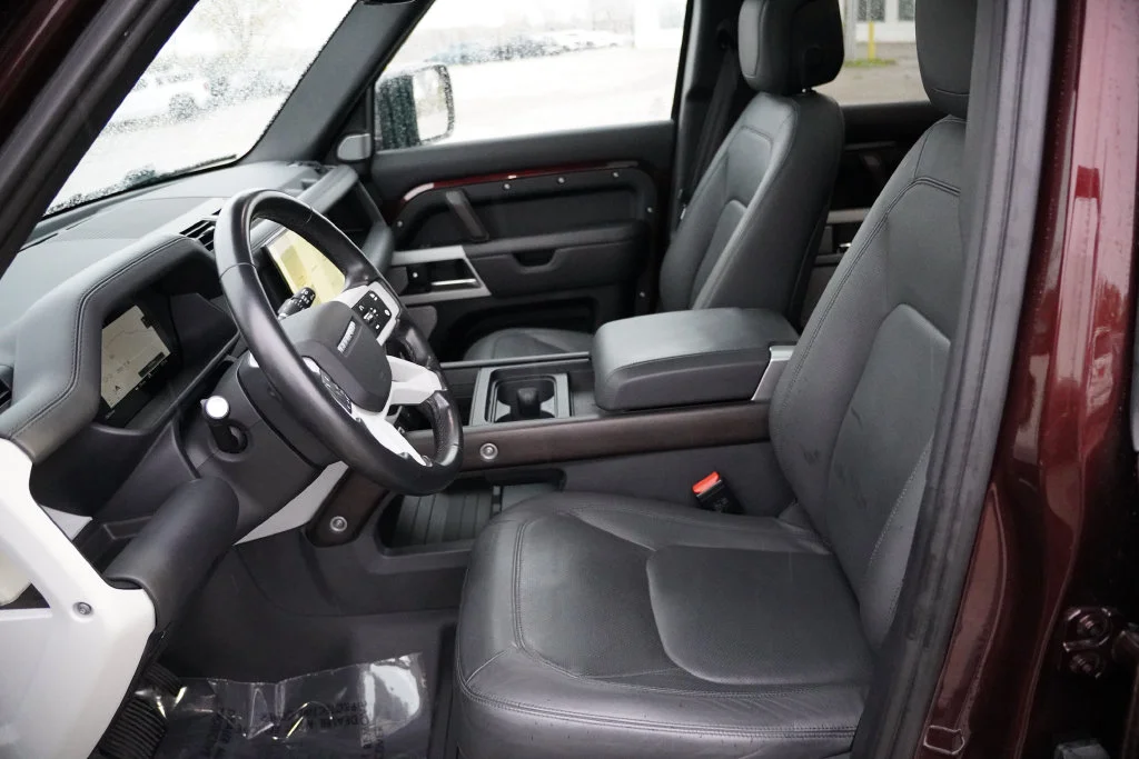 Used 2023  Land Rover SE image 16