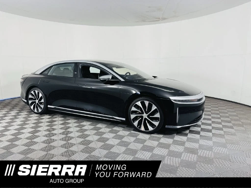Used 2022 Black Lucid Grand Touring image 1