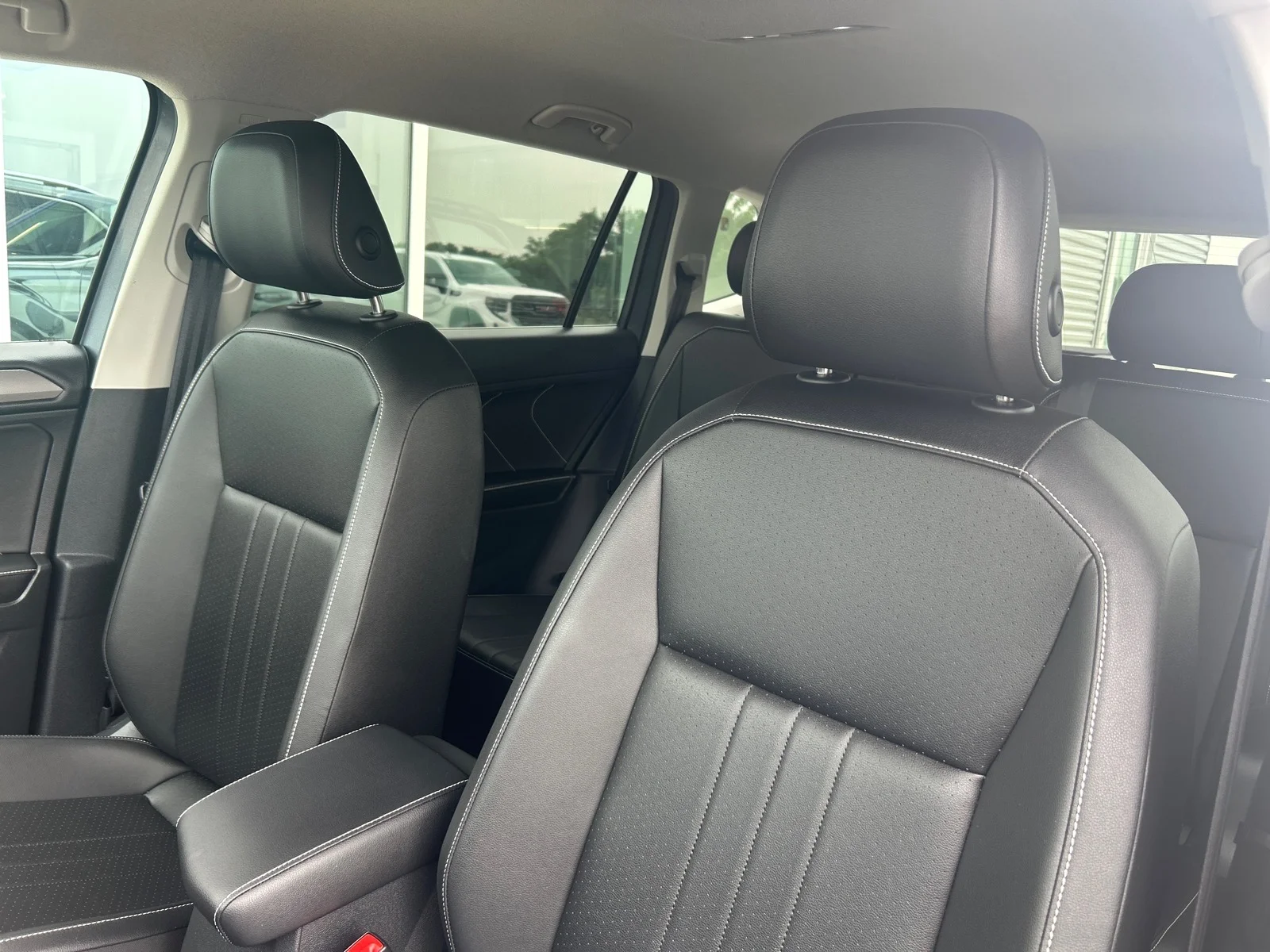 Used 2023 Gray Volkswagen 2.0T SE 4MOTION image 9
