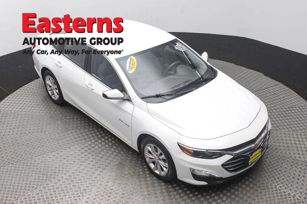 Used 2022 White Chevrolet LT image 3