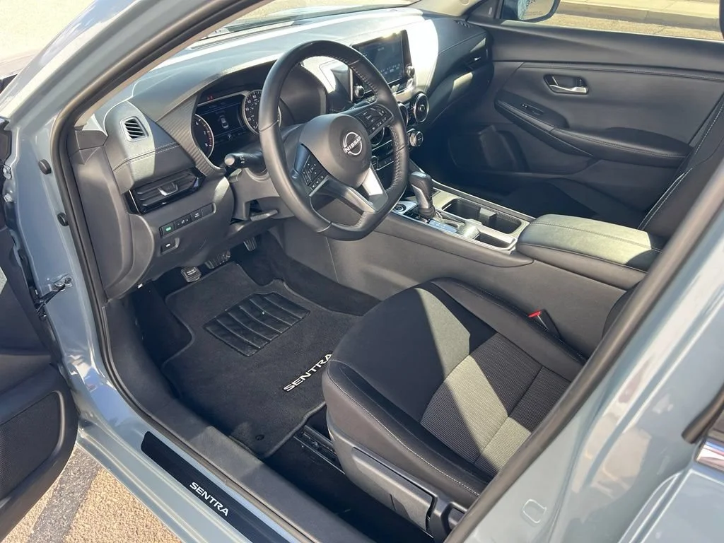 Used 2025  Nissan SV image 10