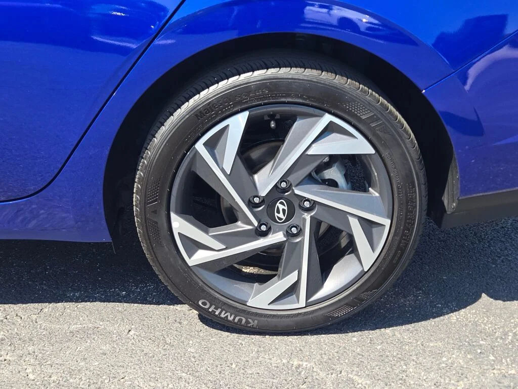 Used 2025 Blue Hyundai SEL Sport image 10