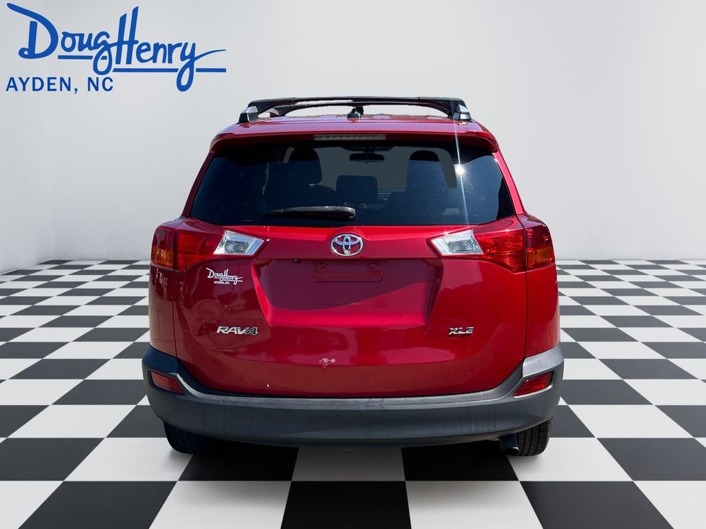 Used 2015 Red Toyota XLE image 4