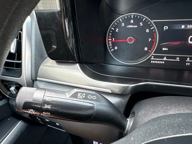 Used 2022 Sparkling Silver Kia LX image 22