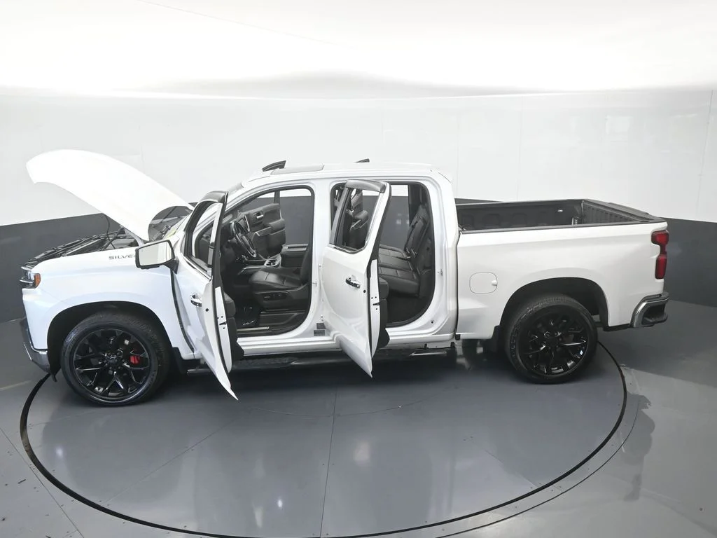 Used 2022 Iridescent Pearl Tricoat Chevrolet LTZ image 68