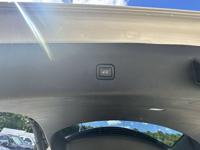 Used 2020 (Includes Satin Nickel lower exterior accent color.) Buick Essence image 44