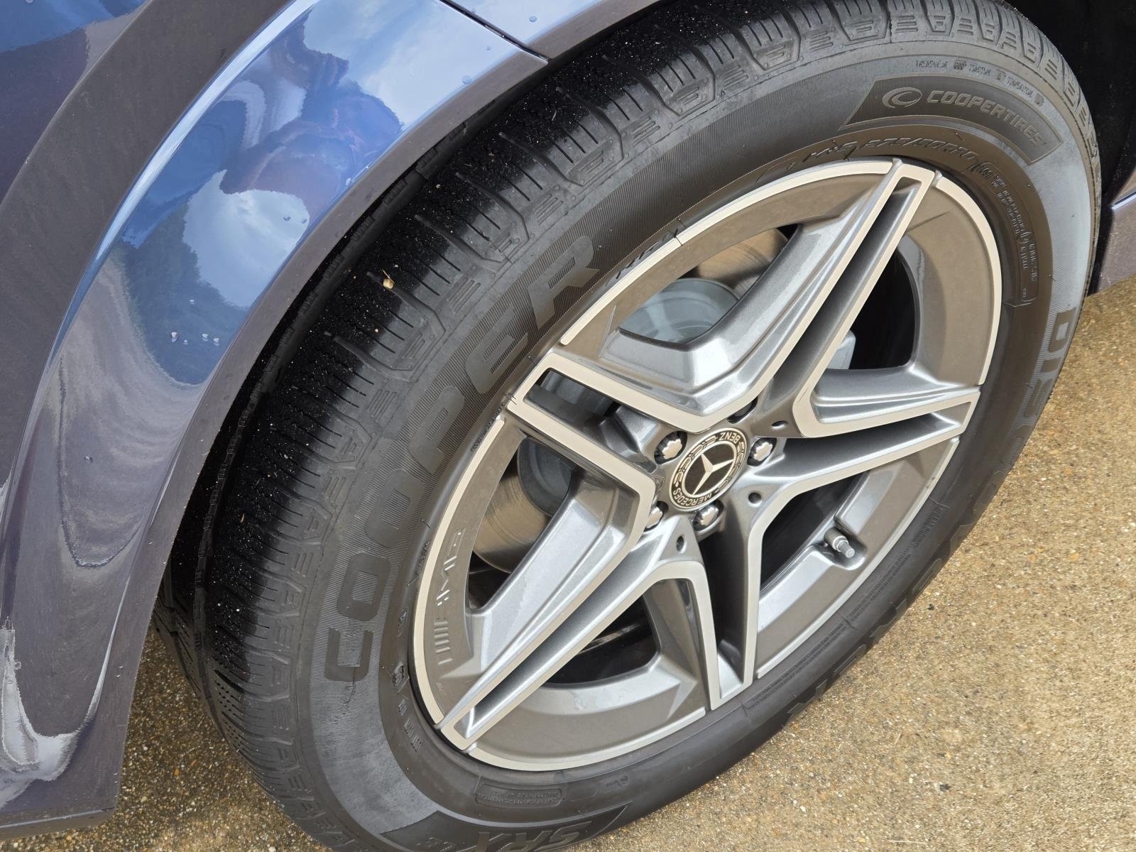Used 2024 Twilight Blue Metallic Mercedes-Benz GLE 450 image 11