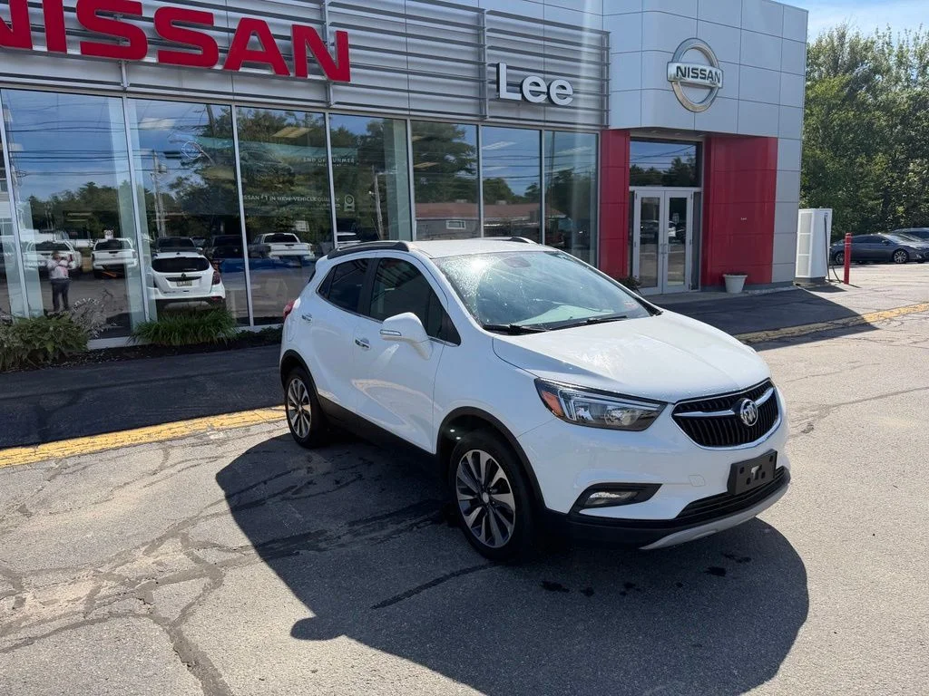Used 2020 Summit White Buick Essence image 8