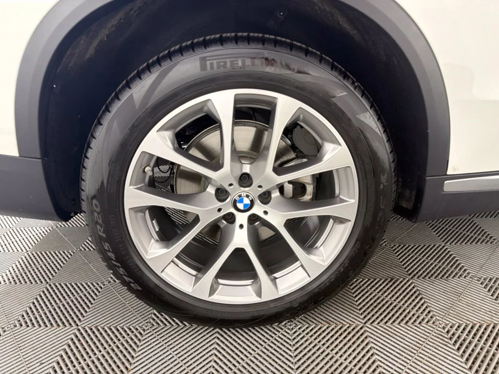 Certified Used 2026 Alpine White BMW xDrive40i image 12