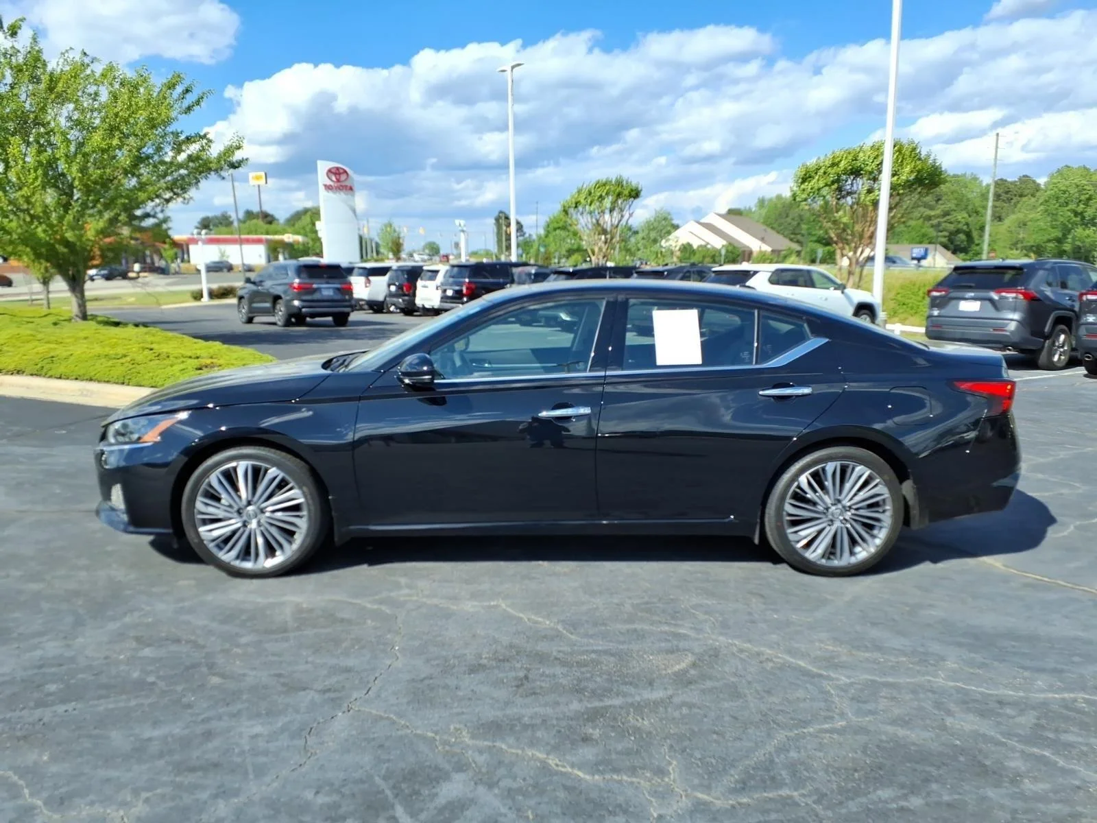 Used 2025 Super Black Nissan SL image 3