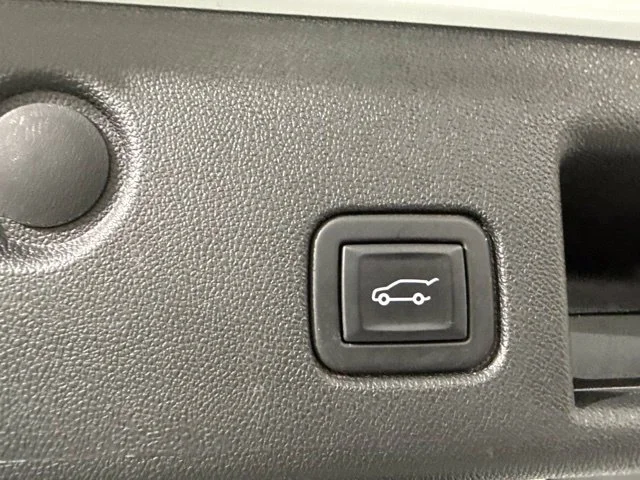 Used 2023 White Chevrolet LT image 10
