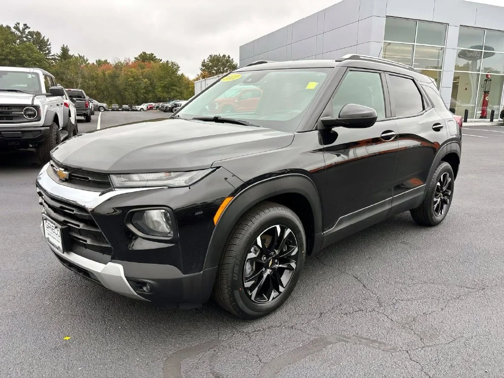 Used 2022 Black Metallic Chevrolet LT image 7