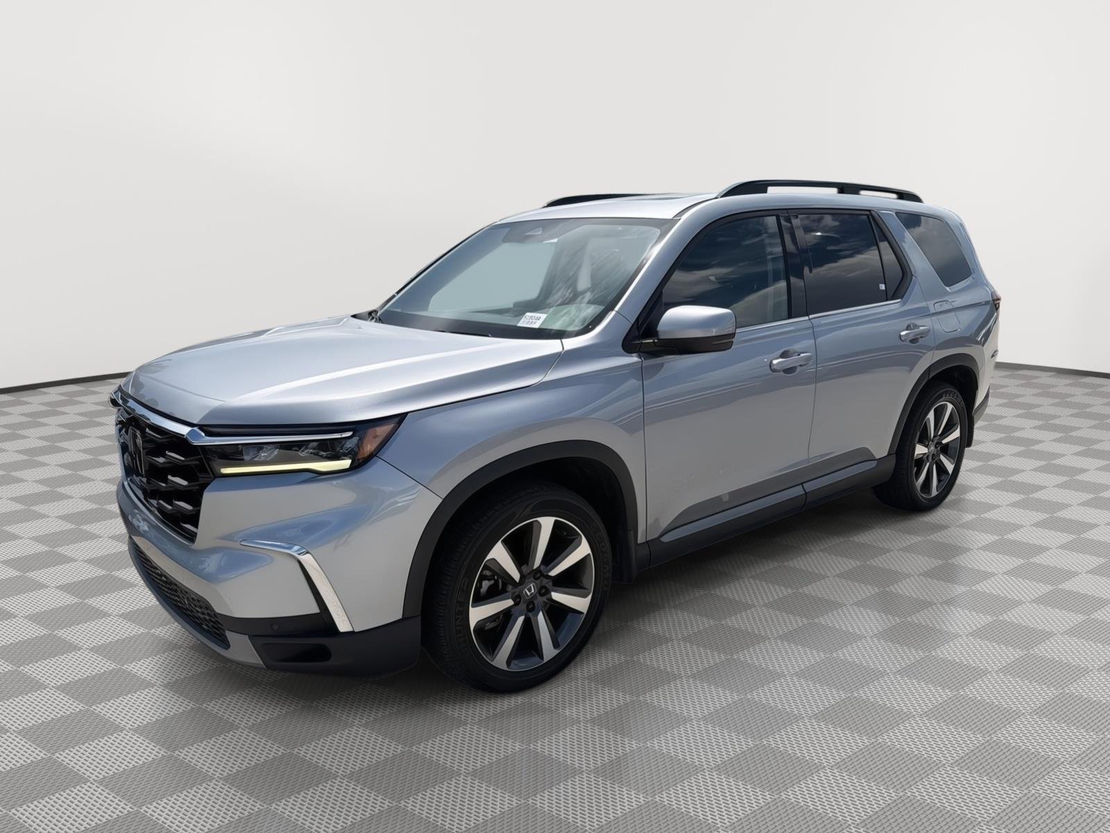 Used 2025 Lunar Silver Metallic Honda Touring image 1