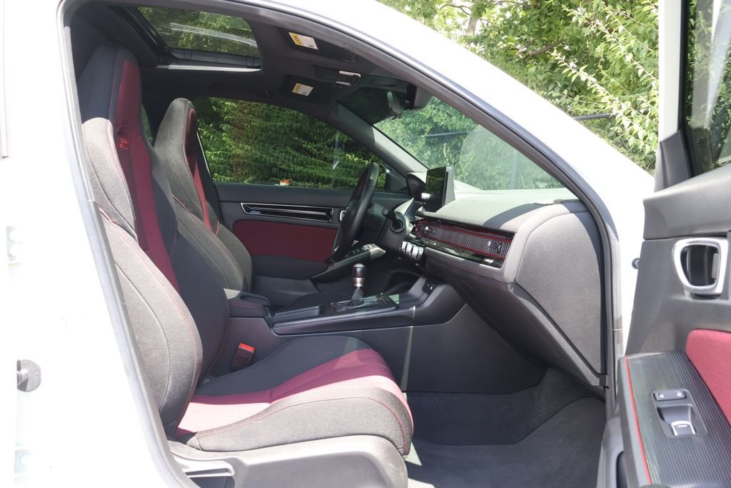 Used 2024 White Honda Base image 40