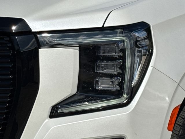 Used 2024 White GMC AT4 image 4