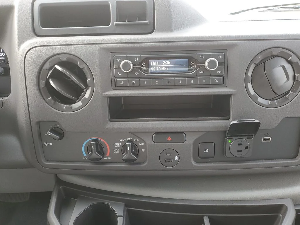 2025 Ford E-Series Cutaway Base - Photo 13